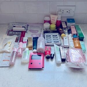 Samples + travel pill case